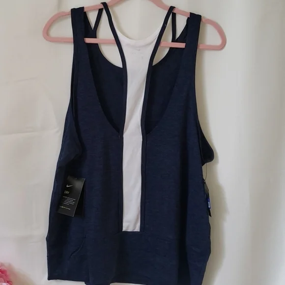 Nike loose fit tank top - Picture 3 of 9